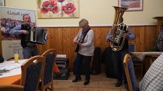 Noch einmal erklingt der Walzer ...., Edelweiss Buam & Ingrid von den Steirerboys. 4-2 © OlmHERZ