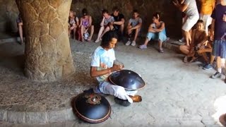 travel - España, Barcelona Уличный музыкант Ханг. Yoga center Чернигов йога УФЙ.