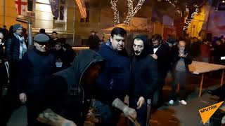 ოპოზიციამ აჭარაში ახალი წელი მთავრობის სახლთან კონცერტით აღნიშნა - ვიდეო