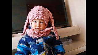Вязание шапочки с ушками зайца в комплекте со снудом. Hat with ears of a hare. Knitting of a hat.