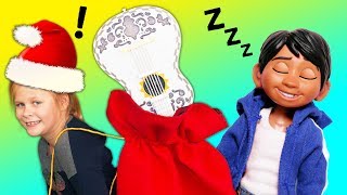 ASSISTANT Santa Delivery with Coco and PJ Masks Toys