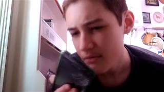 Парень в шортах говорит с холодильником или моё первое видео!