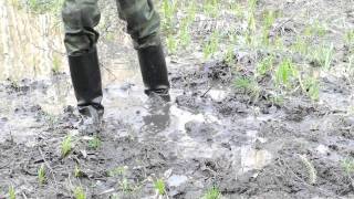 Muddy Rubber Tall Boots-2-Резиновые сапоги в грязи