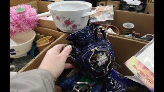 Поиск в коробках на барахолке в Германии. Винтажный фарфор, керамика, стекло. Много посуды.