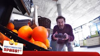 Ferngesteuerte Orange im Supermarkt | Verstehen Sie Spaß?