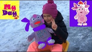 Кататься на Санках с Лунтиком★ VLOG★ Dasha With Luntik Sledging