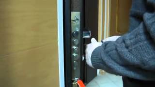 Вскрытие металлических дверей http://servicezamkov.ru/vskrytie-metallicheskih-dverej.html