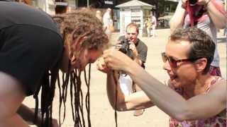 Dreadlocks ade - Axels Haare müssen ab! (Passantenaktion in Nürnberg)
