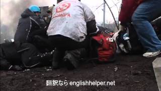 衝撃映像 ウクライナ キエフでスナイパーに撃たれ死亡する救護員 閲覧注意