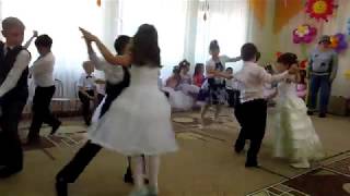 "Полька" (кантри) на выпускном в детском саду
