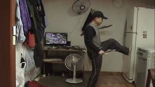 kksd 단검술 knife fighting----knife vs knife  자신의belly복부앞에서knife칼을잡고있는상대의wrist손목이있을때자신의오른손knife칼날로push밀