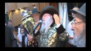 הכנסת ספר תורה אצל האדמו"ר ממישקולץ בחסידות מישקולץ