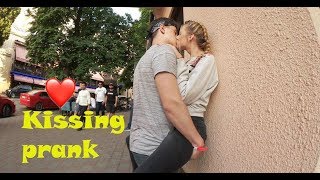 Kissing Prank: ПОЦЕЛУЙ С НЕЗНАКОМКОЙ | РАЗВОД НА ПОЦЕЛУЙ #1