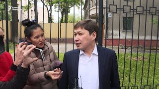 Сапар Исаков сурак берип чыкты