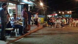 ΝΙΚΟΣ ΧΡΙΣΤΟΔΟΥΛΟΥ - ΒΑΓΓΕΛΗΣ ΠΕΓΙΟΣ ΣΕ ΠΑΝΗΓΥΡΙ ΣΤΟΝ ΠΑΡΑΠΟΤΑΜΟ ΛΑΡΙΣΑΣ