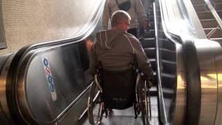 Amputiert Rollstuhl Treppe