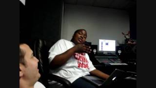 IYAZ AND SEAN KINGSTON AT THE STUDIO(KINGSTON FREESTYLIN) (WATCH IN HD)
