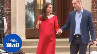 Prince William and Kate drive home from hospital with third baby - Daily Mail
