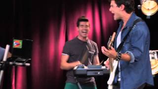 Los chicos tocan ¨Ven con nosotros¨ | Momento Musical | Violetta