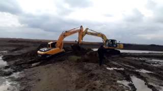 Вытаскиваем утонувший экскаватор