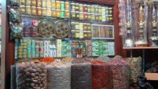 Dubai, der beruehmte Gewuerzsouk - The famous Spice Souk in Dubai