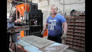 Станок для производства кирпича. Видео от Ивана