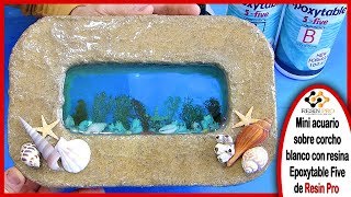 Mini acuario sobre corcho blanco con resina Epoxytable Five nueva fórmula de Resin Pro