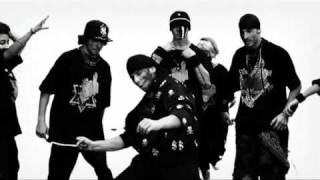 הצל מארח את KYD (הקליפ הרשמי) Pump It Up