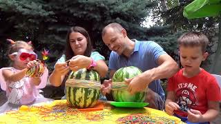 Арбуз ЧЕЛЛЕНДЖ / мальчики против девочек / взрываем арбуз резинками