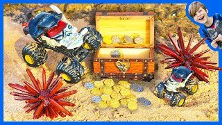 Monster Trucks - Pirate Surprise Treasure Hunt!