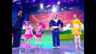 Ансамбль "Семицветик" - Паровоз-Букашка (Кремль, 22.12.2012)