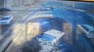 Автоледи наехала на семью с коляской