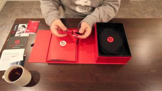 Beats By Dre Solo Headphones Unboxing & Overview + Macro Close Ups!