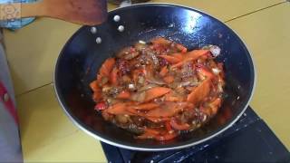 Баклажаны в кисло-сладком соусе (糖醋茄子, Táng cù qiézi). Китайская кухня.