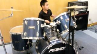 Josue Castaneda tocando Bateria por primera vez en su vida..