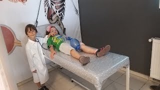 Eymen acil servis doktoru oldu Ambulansa bindi hastaya iyileştirdi | Eğlenceli çocuk videoları