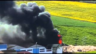 Incendio nave de plásticos en Bonares.
