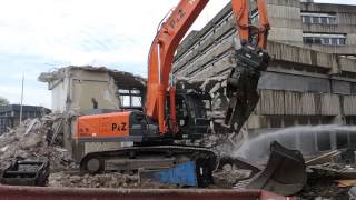 Bagger beim Abriss mit Zaxis 360 Rathaus Ratingen