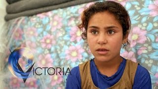 The families living inside the battle for Mosul - BBC News