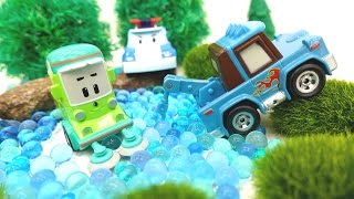 Робокар Поли — Мультик из игрушек с машинками - Помогаем Клини