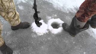 Как ловить рыбу сетями зимой? Установка сетей под лед. fishing with nets.