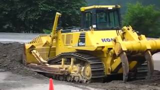 Бульдозер KOMATSU D155 в работе