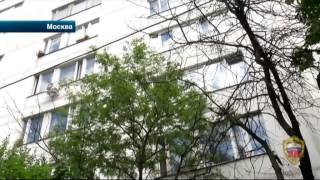 В Москве мужчина выбросил из окна 7 этажа 16 летнюю девушку с собакой