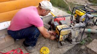 Заводим мотопомпу без стартера шнурком (Set up a motor pumps without starter cord ..).