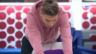 Agoney abrazando a Raoul. Raoul dándole un masaje en el cuello y espalda parte 1. 23-11-17