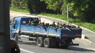 Батальон "Восток" едет по мосту на аэропорт. 26.05, Донецк, 15-16 часов