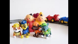 BUMBA en zijn vriendjes rijden mee met de autotrein - Paw Patrol