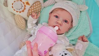 Куклы Пупсики Утро. Реборн смотрит мультики и Кушает /Зырики ТВ