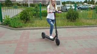Девушка на электросамокате. Электросамокат Mijia Pro апгрейд. Апгрейд электросамокатов в Минске.