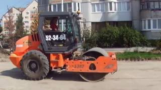 Как правильно подготовить площадку под автостоянку - работа виброкатка